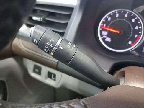 Used 2020 GMC Acadia SLT w/ Premium Package image 22