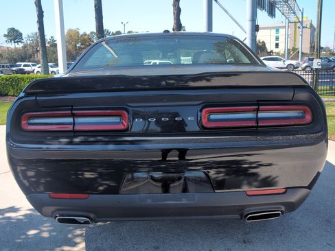 Used 2022 Dodge Challenger GT image 9