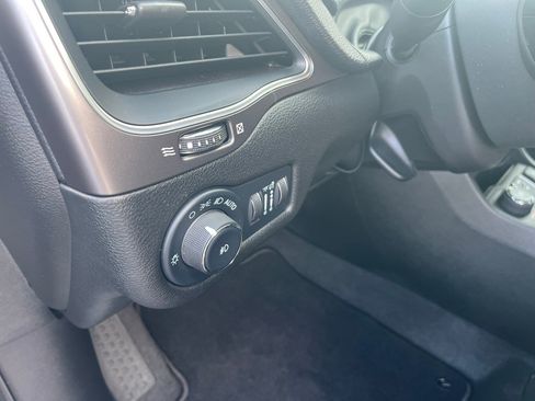 Used 2022 Jeep Cherokee Latitude Lux image 17