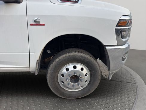 Used 2025 RAM 3500 Tradesman w/ Chrome Appearance Group image 12