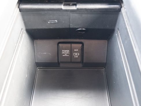 Used 2022 Honda Pilot Touring image 9