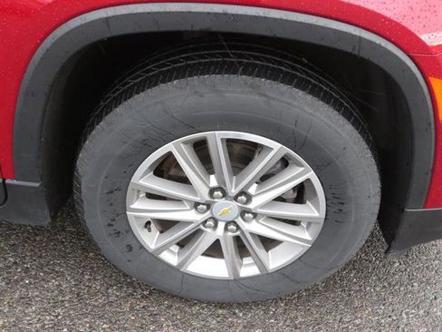 Used 2023 Chevrolet Traverse LT image 10