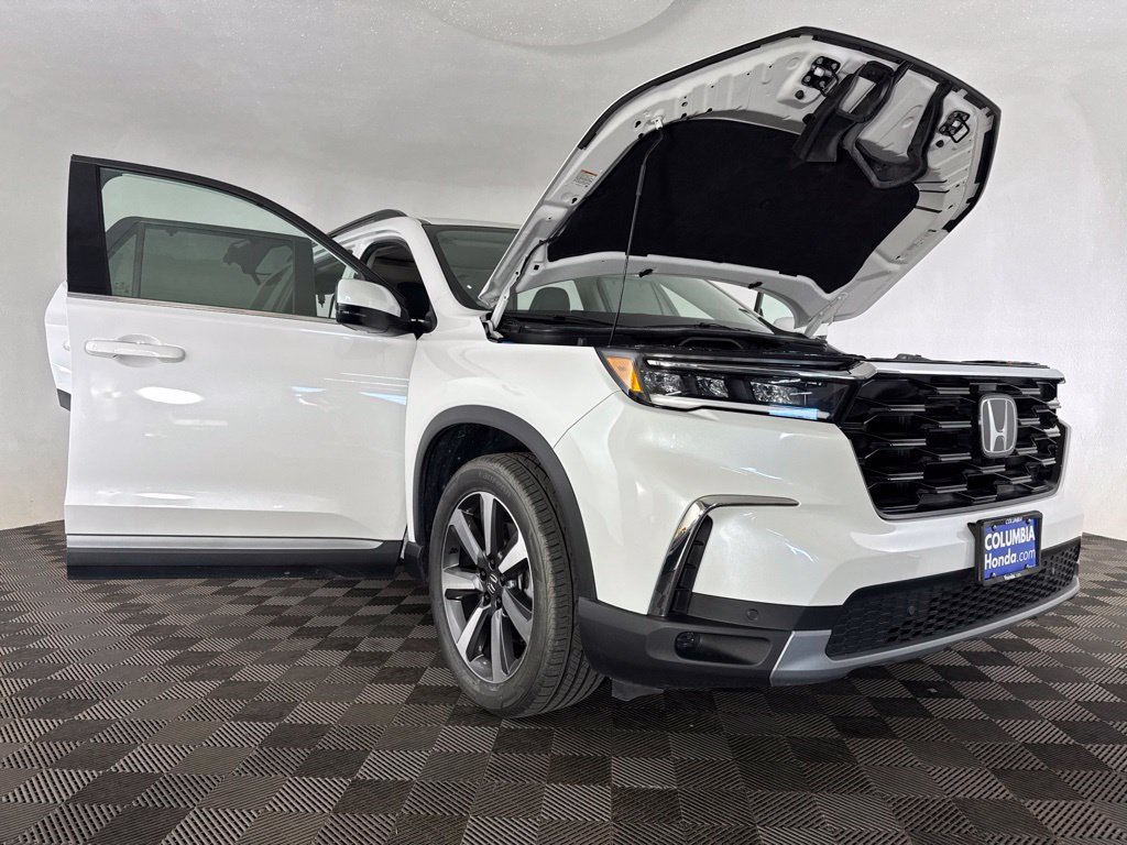 Certified 2025 Honda Pilot Touring image 20