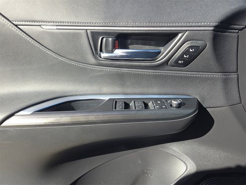 Used 2023 Toyota Venza XLE image 25