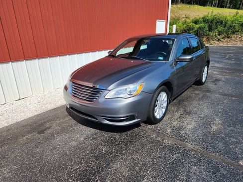 Used 2013 Chrysler 200 Touring FWD image 6