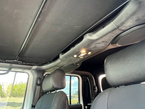 Used 2020 Jeep Gladiator Sport w/ Quick Order Package 24S image 28