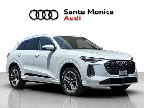 Used 2025 Audi Q5 Premium w/ Convenience Package AWD/4WD image 9