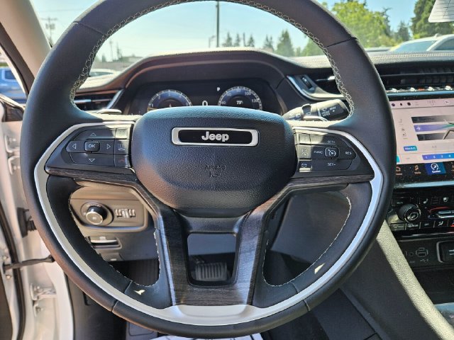 Used 2023 Jeep Grand Cherokee Limited w/ Luxury Tech Group II AWD/4WD image 27