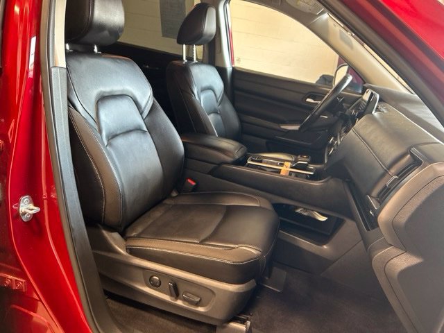 Used 2024 Nissan Pathfinder SL AWD/4WD image 13
