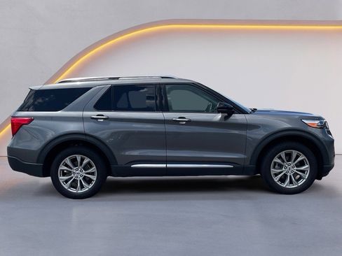 Used 2023 Ford Explorer Limited w/ Equipment Group 301A image 8