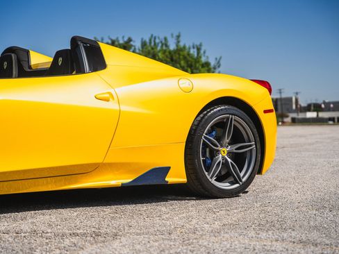Used 2015 Ferrari 458 Speciale A RWD image 5