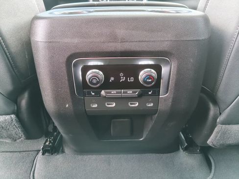 Used 2023 GMC Yukon SLT w/ SLT Luxury Package AWD/4WD image 12