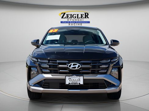 Certified 2025 Hyundai Tucson SE FWD image 2