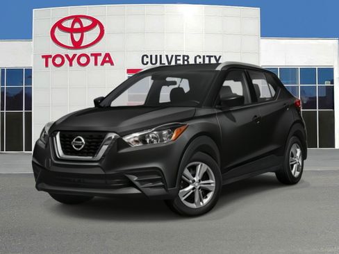 Used 2019 Nissan Kicks SV FWD image 1