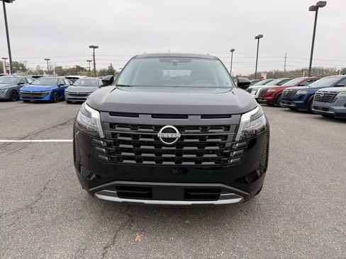 New 2026 Nissan Pathfinder SL image 3