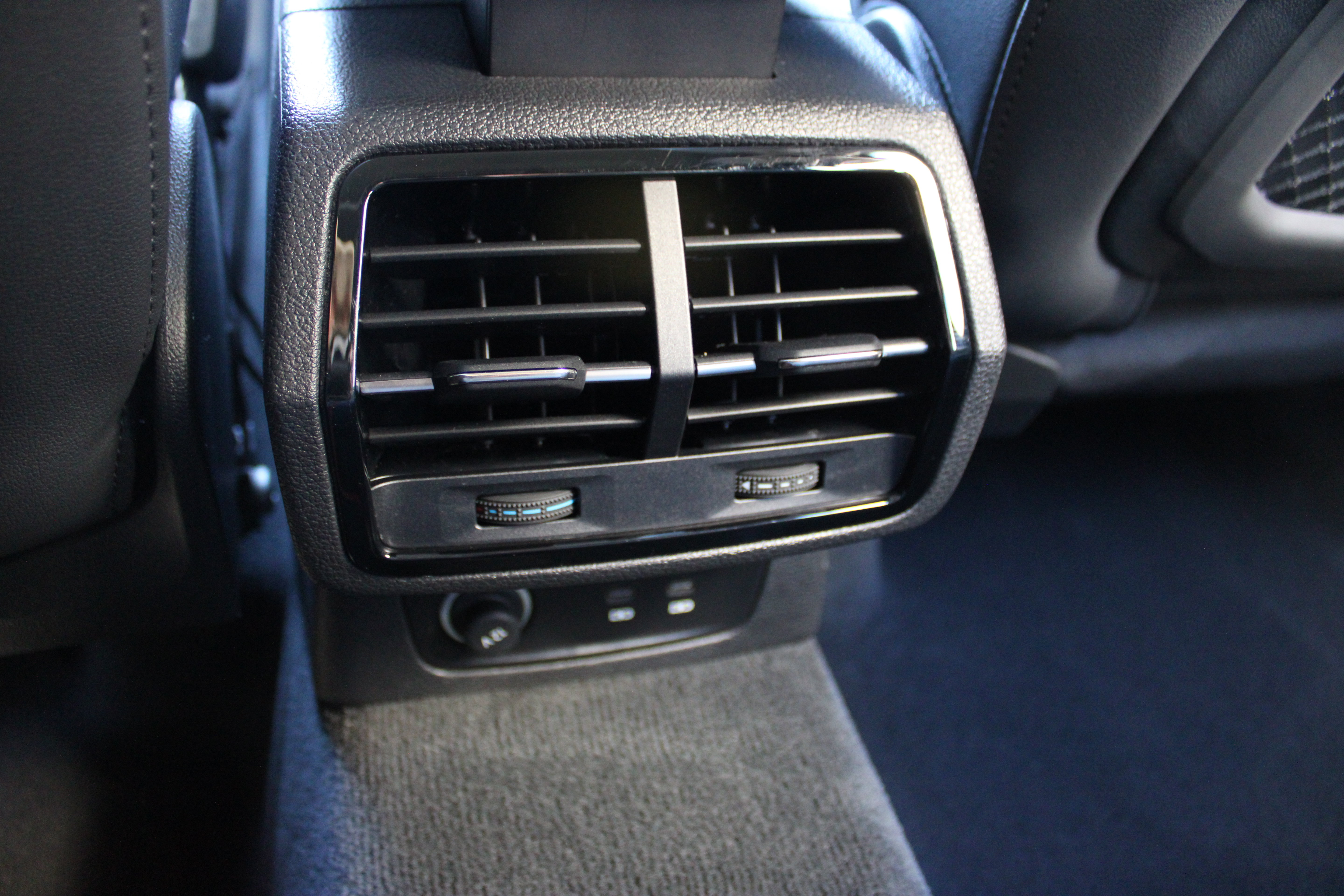 Used 2025 Audi Q3 2.0T Premium w/ Convenience Package AWD/4WD image 24