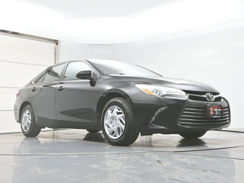 Used 2015 Toyota Camry LE image 26