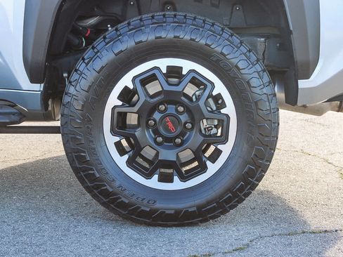 Used 2025 Toyota 4Runner TRD Off-Road image 8