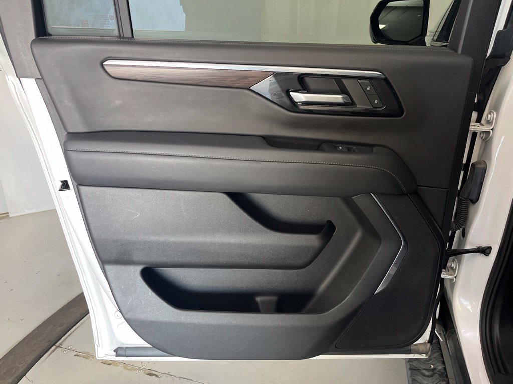Used 2025 Chevrolet Suburban Z71 AWD/4WD image 27