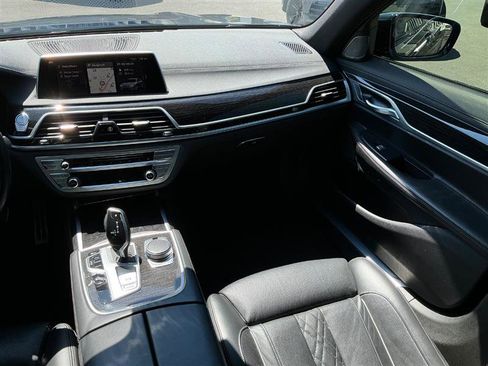 Used 2019 BMW 750i xDrive w/ M Sport Package image 18