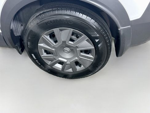 Used 2025 Nissan Kicks S FWD image 11