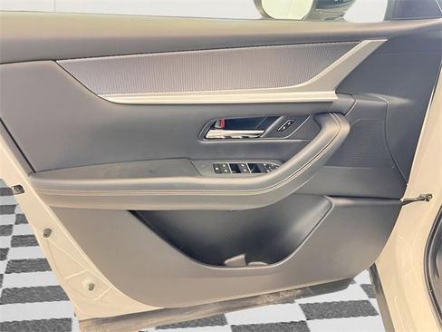 Used 2025 MAZDA CX-70 3.3 Turbo w/ Preferred Package image 16