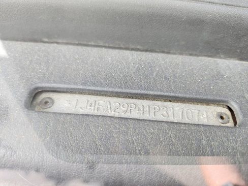 Used 2001 Jeep Wrangler SE image 2