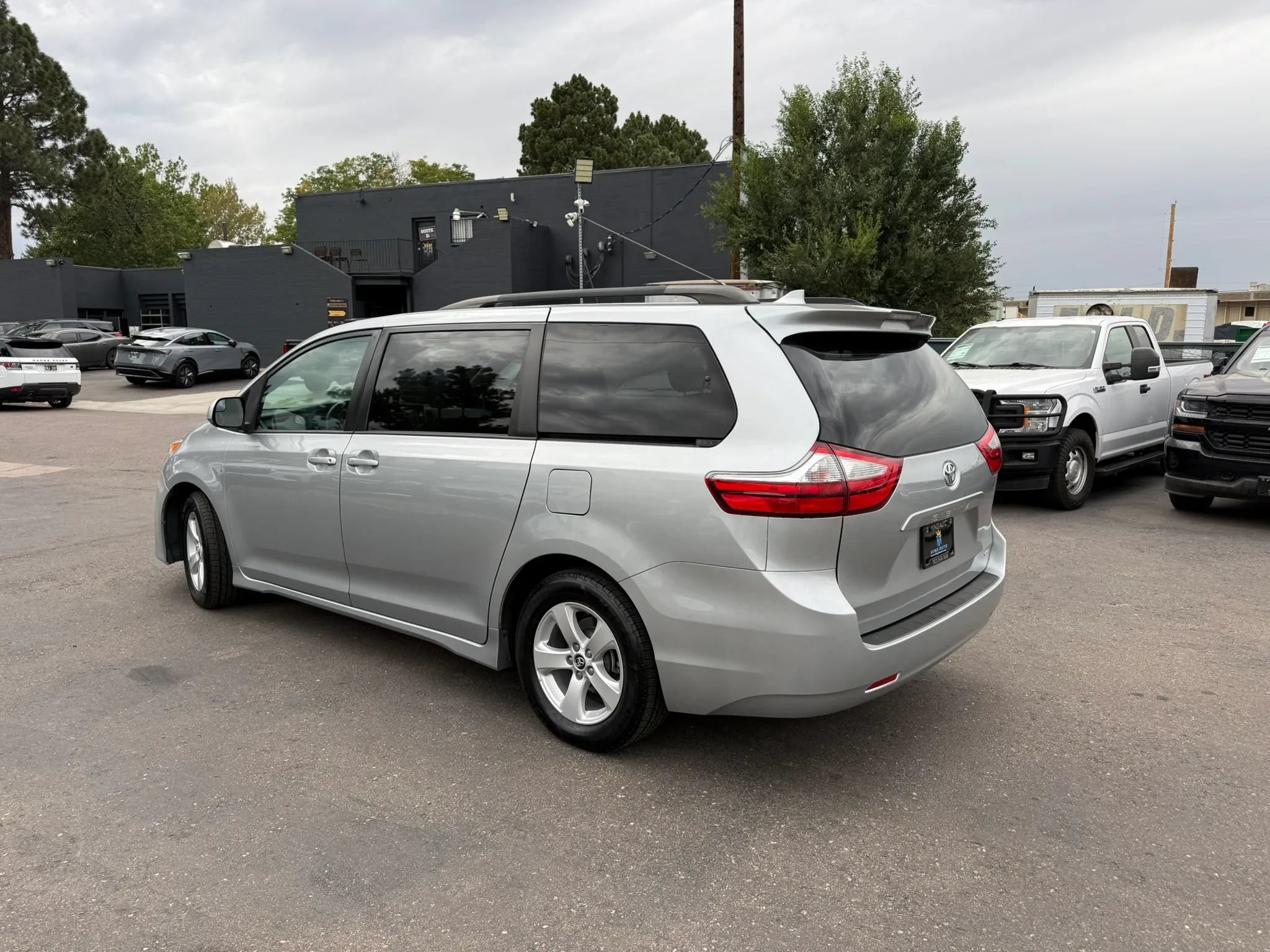 Used 2019 Toyota Sienna LE FWD image 4
