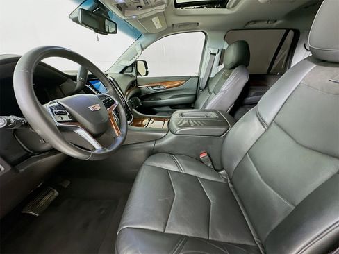 Used 2015 Cadillac Escalade Luxury image 22