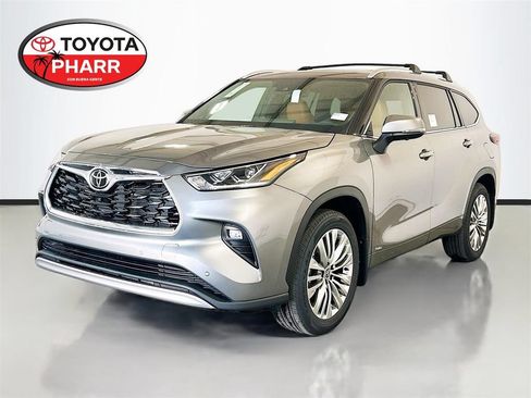 New 2026 Toyota Highlander Platinum AWD/4WD image 1