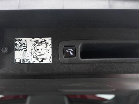 Used 2021 Toyota Sienna XLE image 19