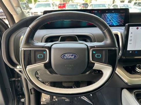 Used 2025 Ford Expedition Max Platinum w/ Driver's Package AWD/4WD image 25