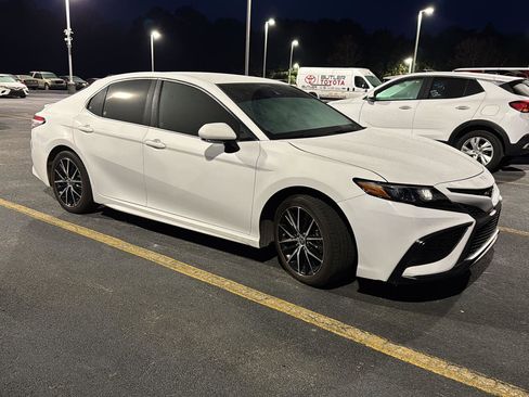 Used 2023 Toyota Camry SE w/ Convenience Package image 4