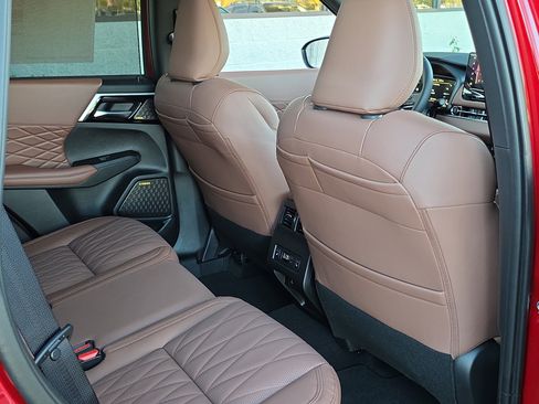 New 2026 Mitsubishi Outlander SEL image 30