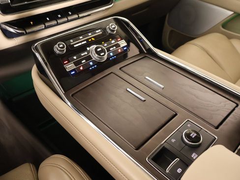 Used 2023 Lincoln Navigator L Reserve AWD/4WD image 9
