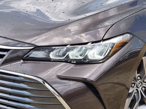 Used 2020 Toyota Avalon XLE w/ Moonroof Package FWD image 11