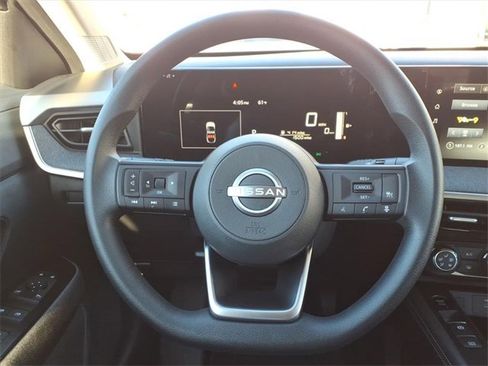 Certified 2025 Nissan Kicks SV image 22