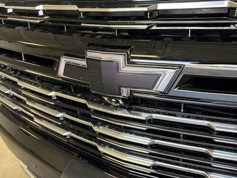 Used 2025 Chevrolet Tahoe High Country AWD/4WD image 38