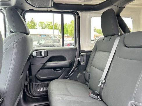 Used 2020 Jeep Wrangler Unlimited Sahara AWD/4WD image 20
