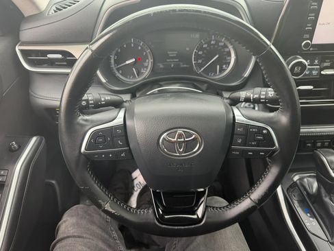 Used 2020 Toyota Highlander XLE AWD/4WD image 20