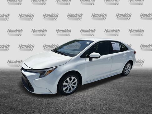 Used 2025 Toyota Corolla LE FWD image 5
