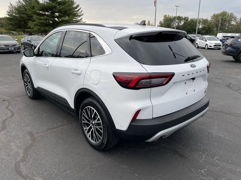 Used 2023 Ford Escape SE w/ PHEV Premium Package image 3
