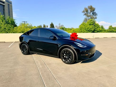 Used 2021 Tesla Model Y Long Range AWD/4WD image 4