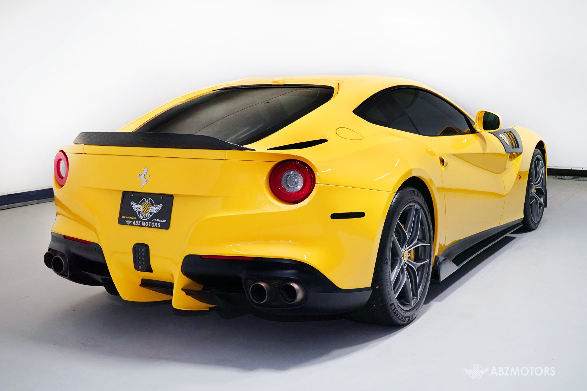 Used 2015 Ferrari F12 Berlinetta RWD image 5
