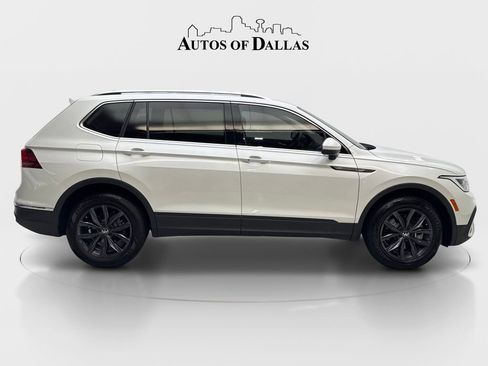 Used 2023 Volkswagen Tiguan SE w/ Panoramic Sunroof Package FWD image 5