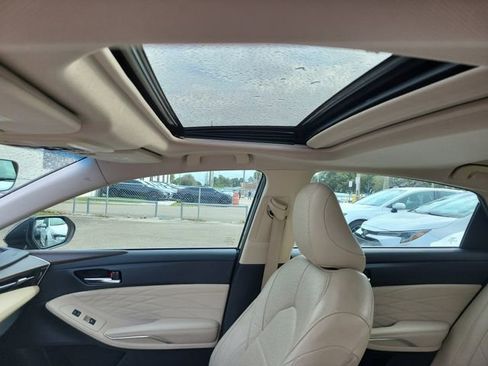 Used 2019 Toyota Avalon Limited image 13