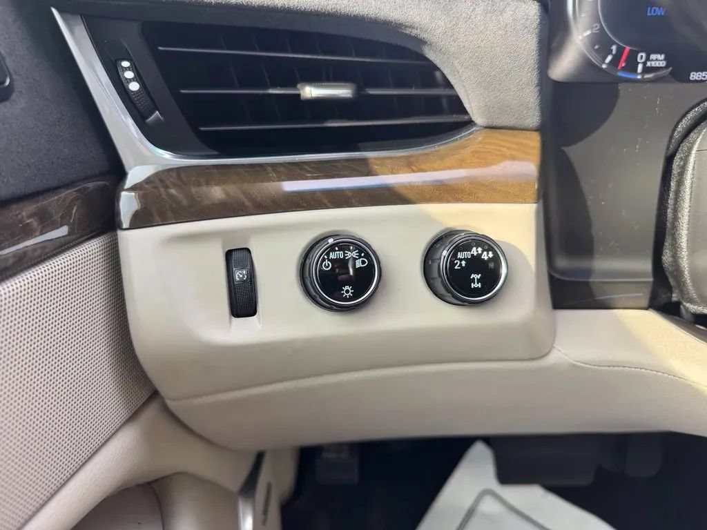 Used 2018 Cadillac Escalade Luxury AWD/4WD image 25