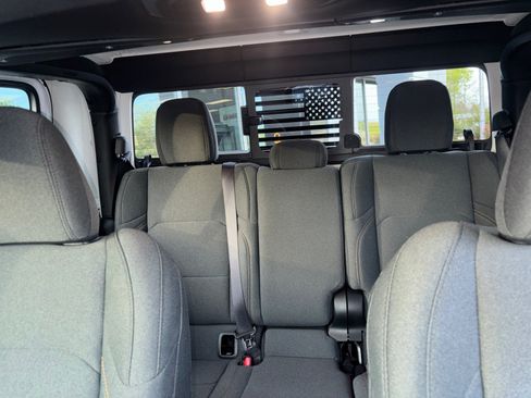 Used 2025 Jeep Gladiator Sport image 28