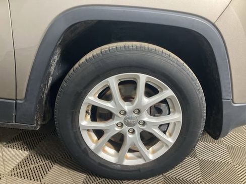 Used 2016 Jeep Cherokee Latitude w/ Comfort/Convenience Group image 24