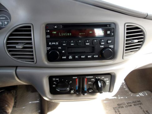 Used 2005 Buick Century Custom image 15